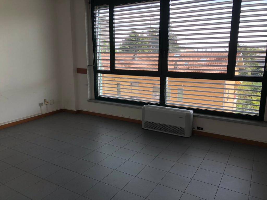 ufficio in affitto a Reggio nell'Emilia in zona Ospizio