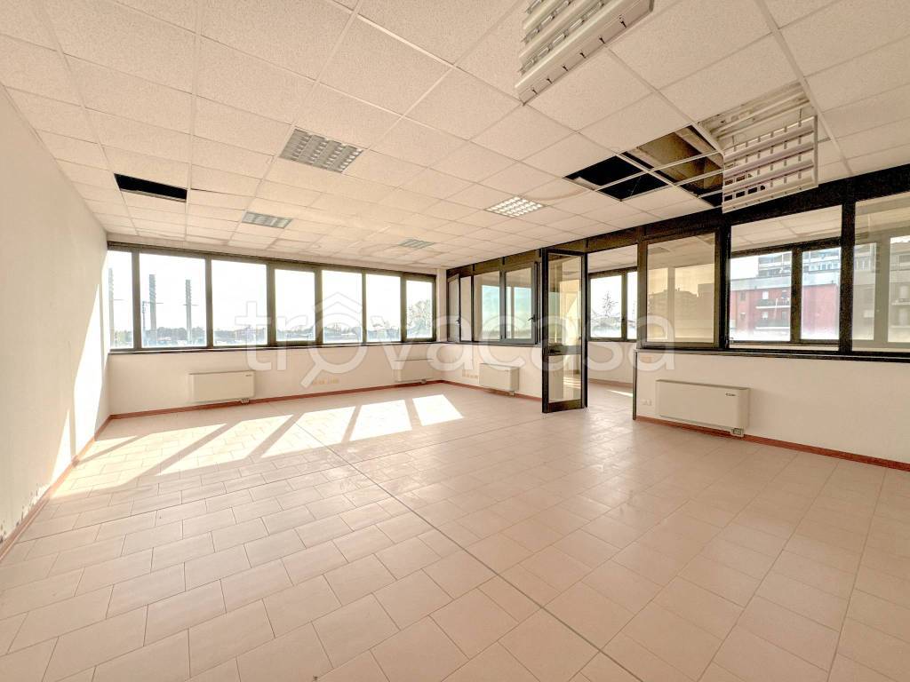 ufficio in affitto a Reggio nell'Emilia in zona Ospizio