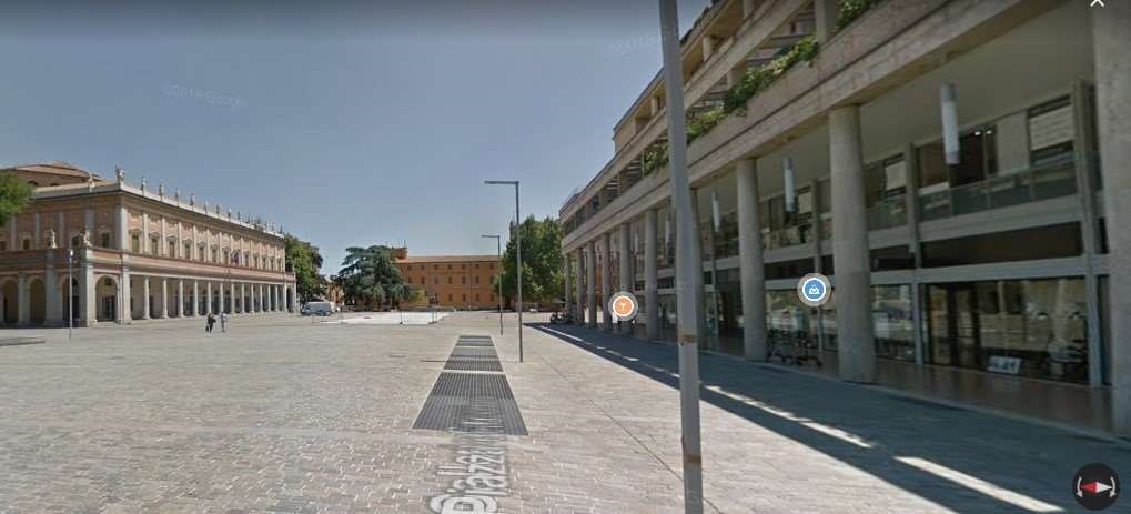 negozio in affitto a Reggio nell'Emilia in zona Città Storica