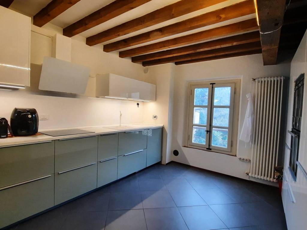 appartamento in affitto a Reggio nell'Emilia in zona Città Storica