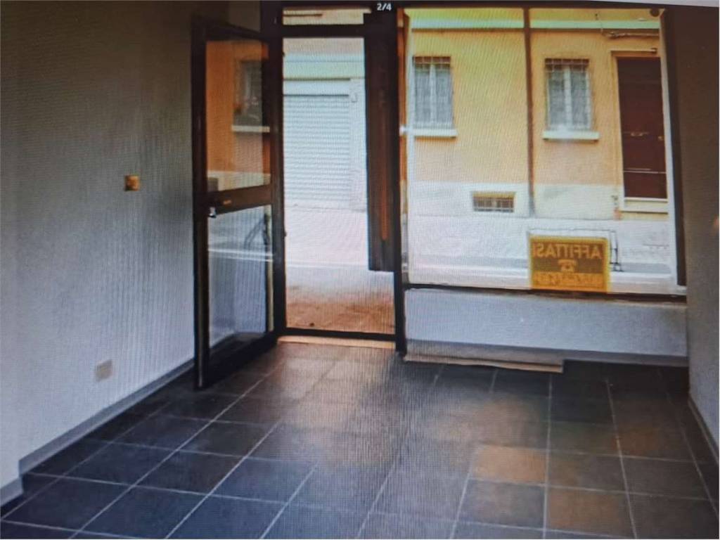 locale commerciale in affitto a Reggio nell'Emilia in zona Città Storica