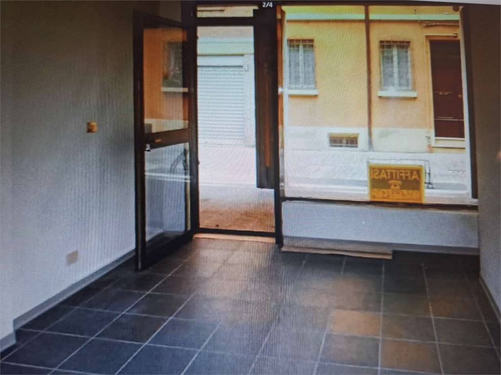 locale commerciale in affitto a Reggio nell'Emilia in zona Città Storica