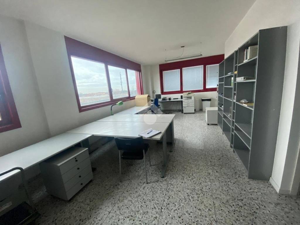 ufficio in affitto a Reggio nell'Emilia in zona Buco del Signore
