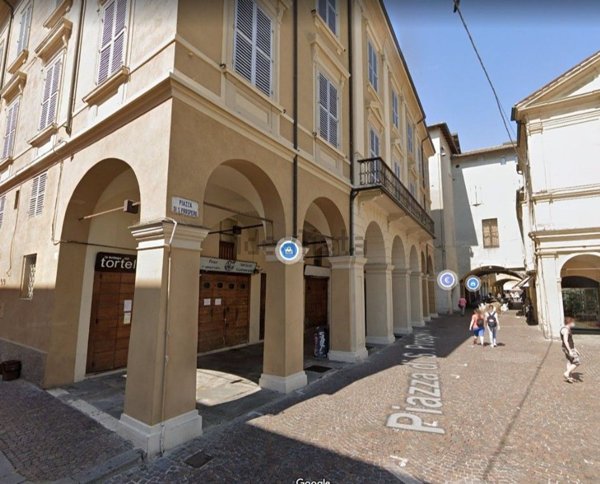 negozio in affitto a Reggio nell'Emilia in zona Città Storica