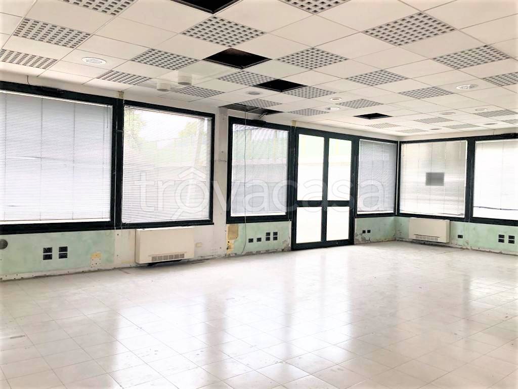 ufficio in affitto a Reggio nell'Emilia in zona Ospizio