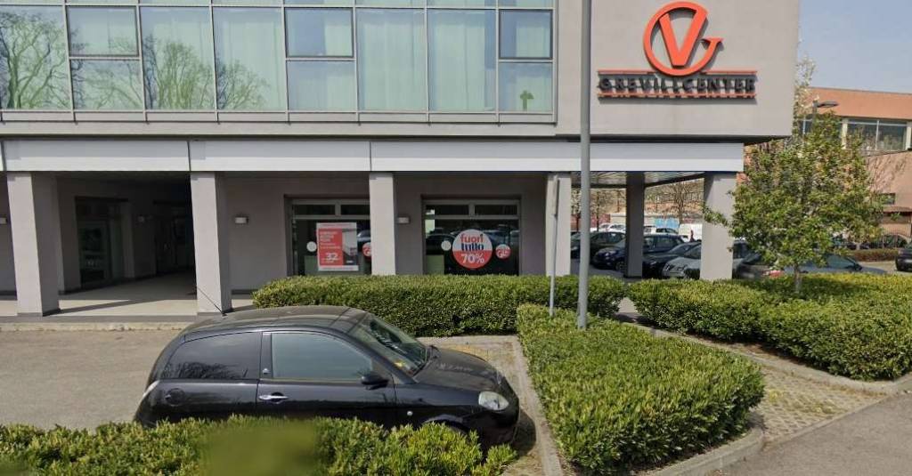 negozio in affitto a Reggio nell'Emilia in zona Carrozzone