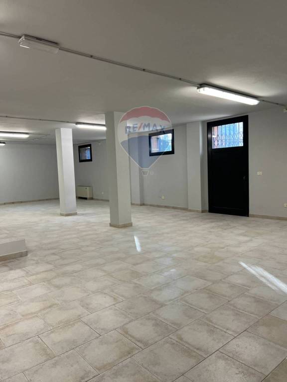 negozio in affitto a Reggio nell'Emilia in zona Ospizio