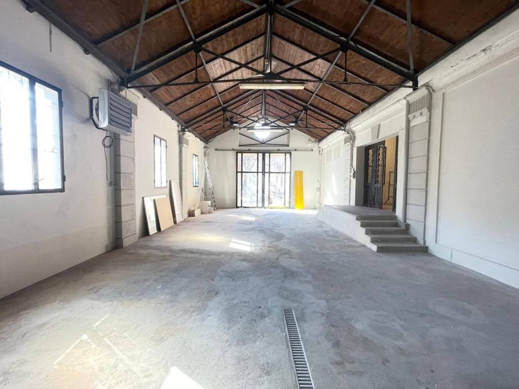 negozio in affitto a Reggio nell'Emilia in zona Città Storica