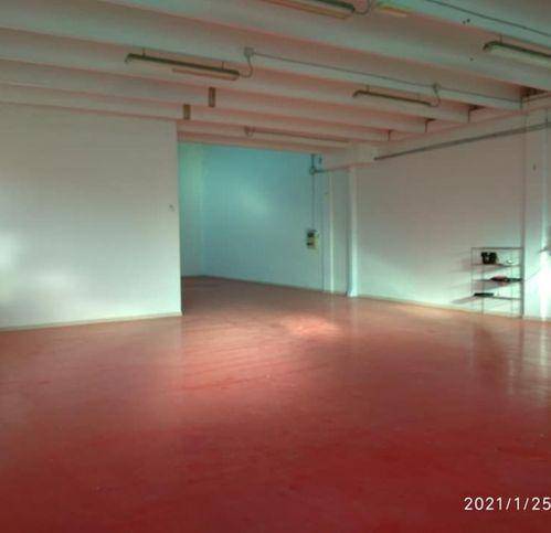 locale commerciale in affitto a Reggio nell'Emilia in zona Baragalla