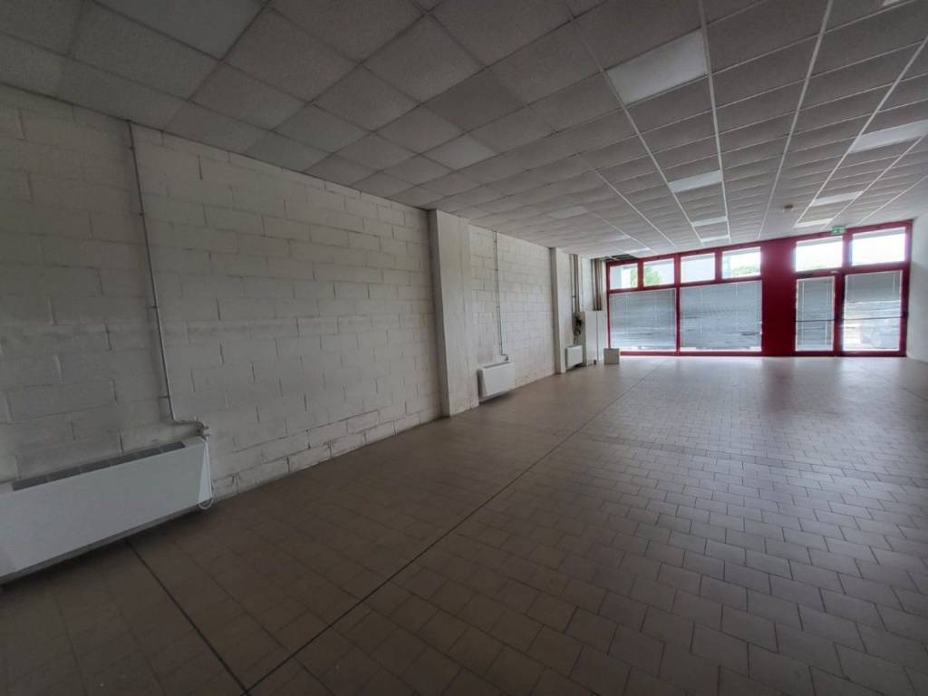 negozio in affitto a Reggio nell'Emilia