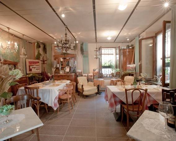negozio in affitto a Reggio nell'Emilia in zona Città Storica