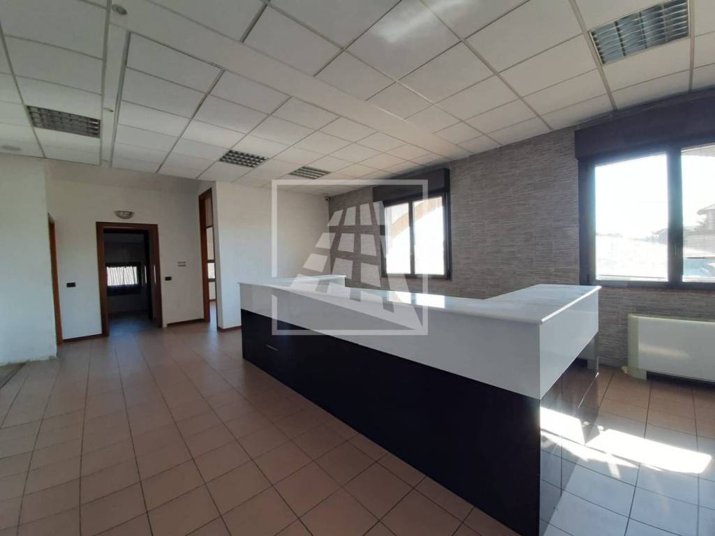 ufficio in affitto a Reggio nell'Emilia in zona Ospizio