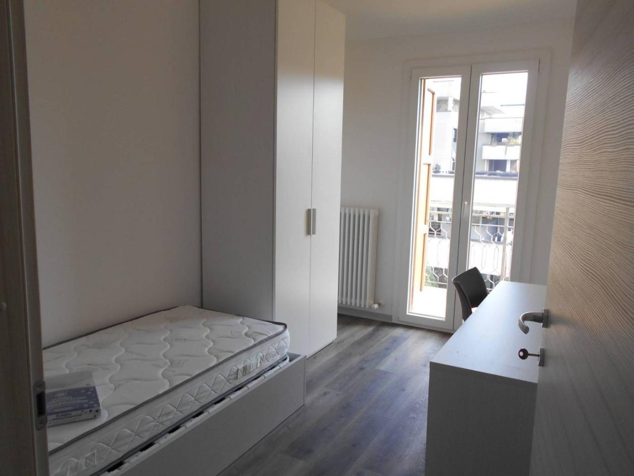 negozio in affitto a Reggio nell'Emilia in zona Città Storica