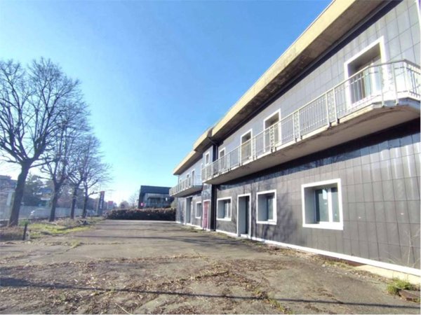 locale commerciale in affitto a Reggio nell'Emilia