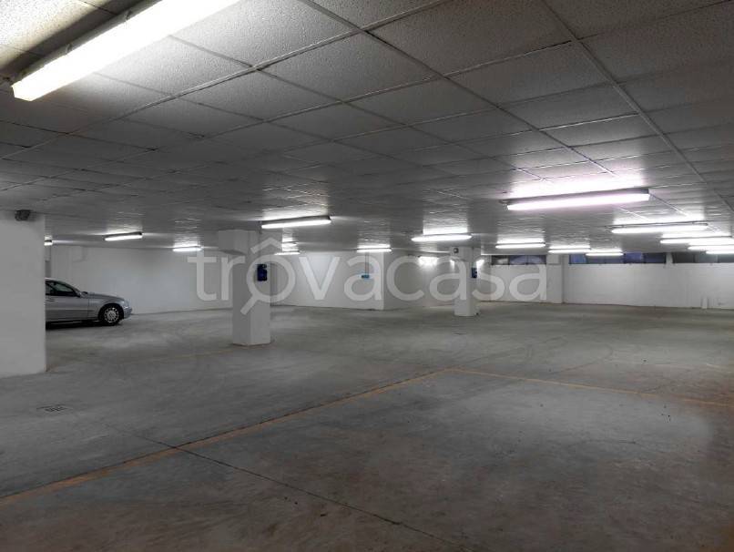 locale commerciale in affitto a Reggio nell'Emilia in zona Roncocesi