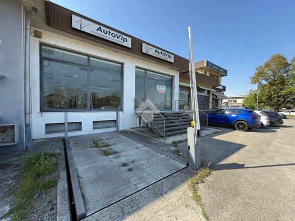 negozio in affitto a Reggio nell'Emilia in zona Mancasale