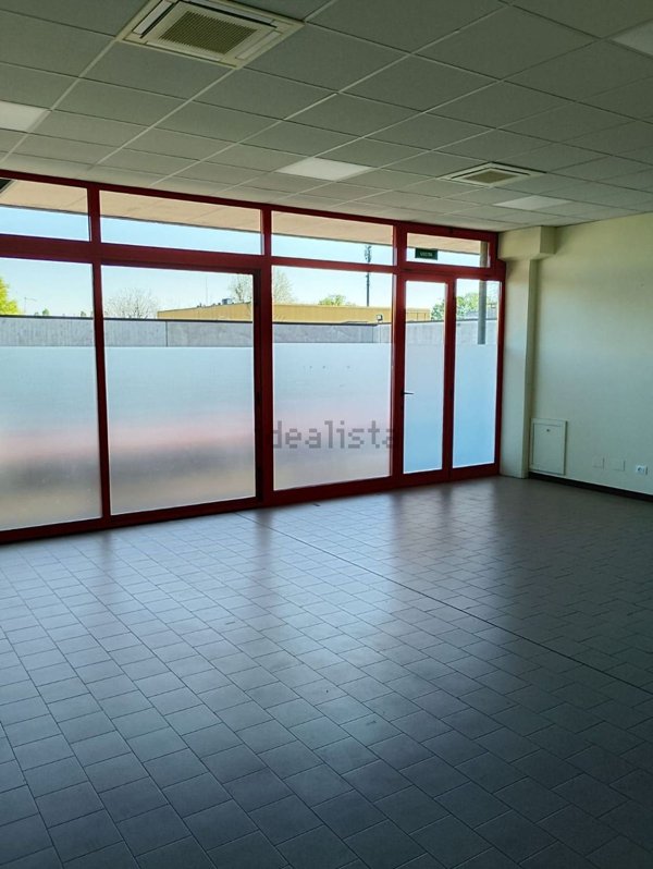 locale commerciale in affitto a Reggio nell'Emilia