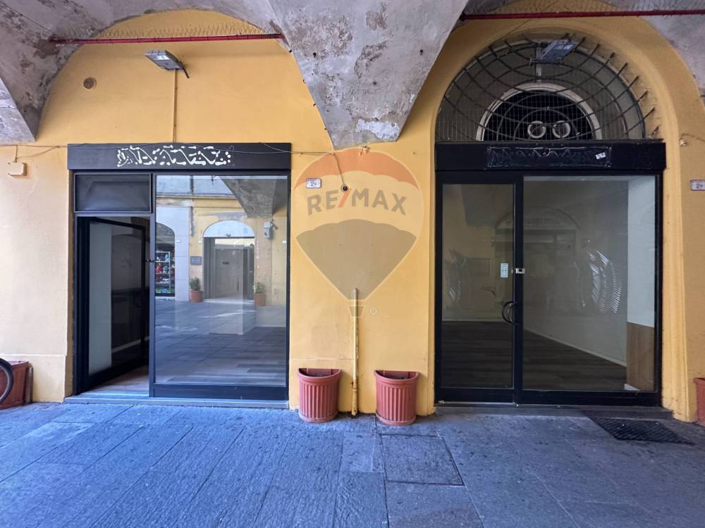 negozio in affitto a Reggio nell'Emilia in zona Città Storica