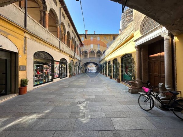 negozio in affitto a Reggio nell'Emilia in zona Città Storica