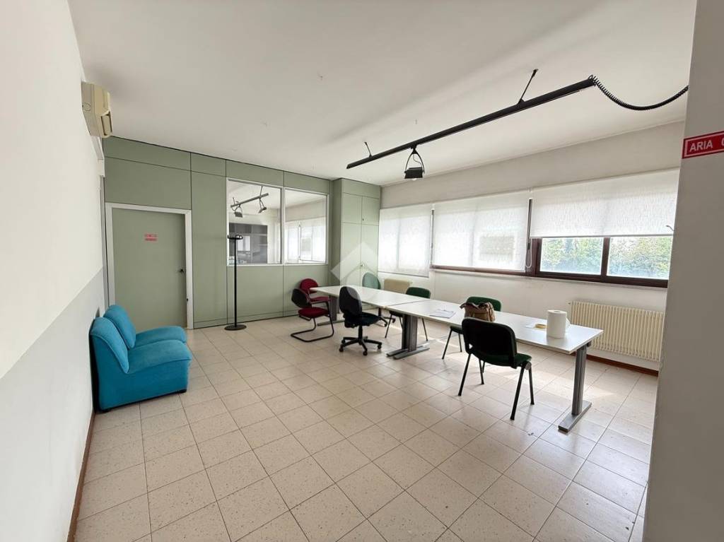 ufficio in affitto a Reggio nell'Emilia in zona Mancasale