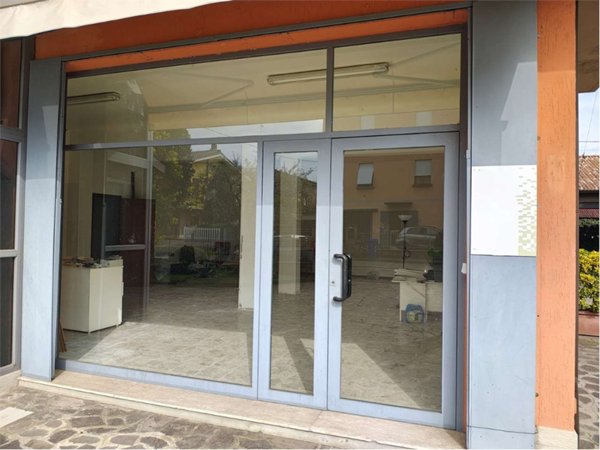 negozio in affitto a Reggio nell'Emilia