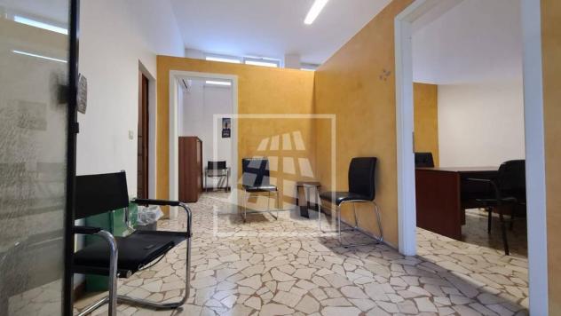 locale commerciale in affitto a Reggio nell'Emilia in zona Mirabello