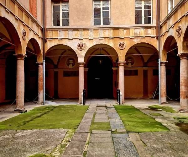 trivano in affitto a Reggio nell'Emilia in zona Città Storica