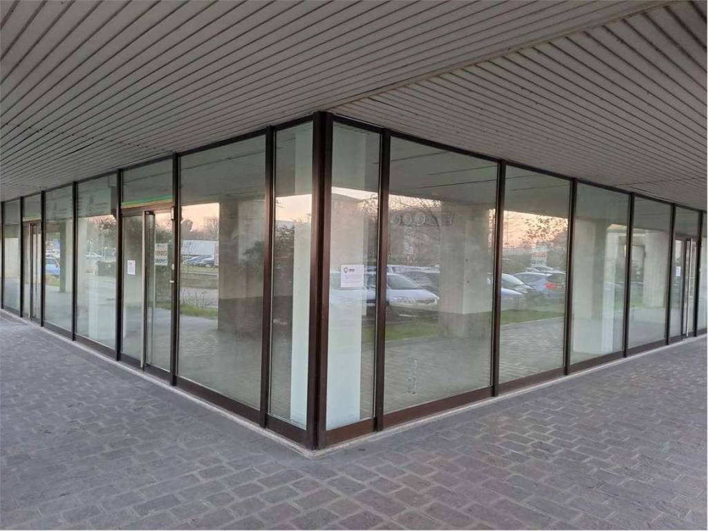 negozio in affitto a Reggio nell'Emilia