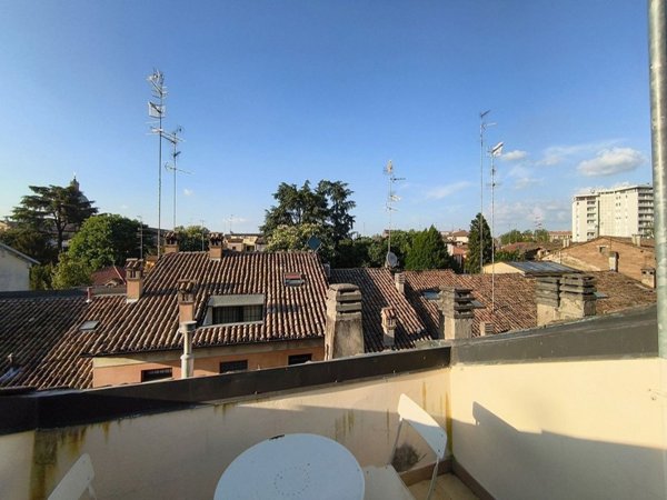 appartamento in affitto a Reggio nell'Emilia in zona Città Storica