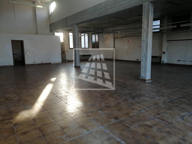 negozio in affitto a Reggio nell'Emilia in zona San Prospero Strinati