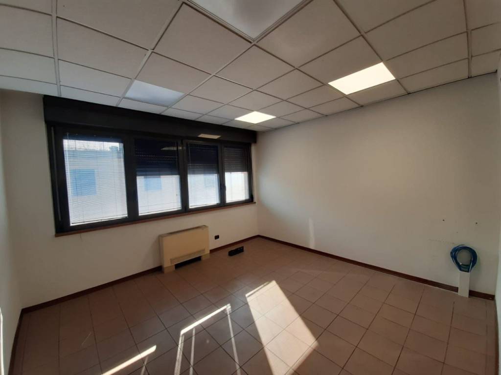 ufficio in affitto a Reggio nell'Emilia in zona Ospizio