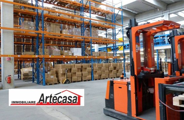 locale commerciale in affitto a Reggio nell'Emilia in zona Mancasale