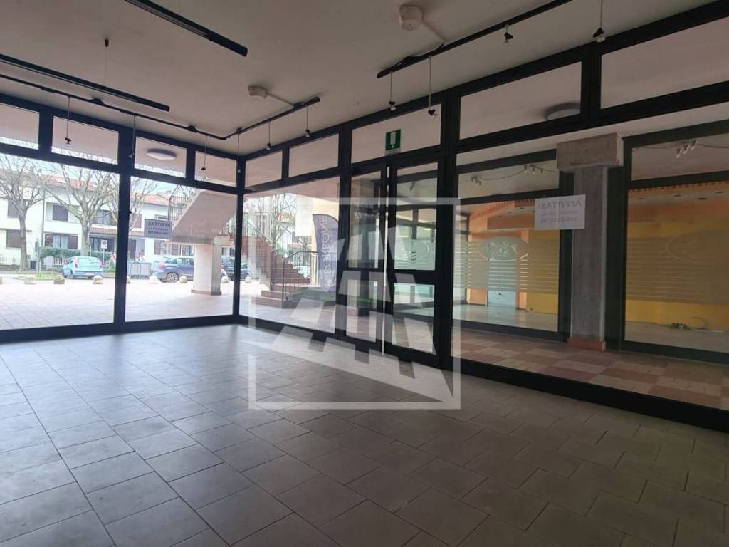 negozio in affitto a Reggio nell'Emilia