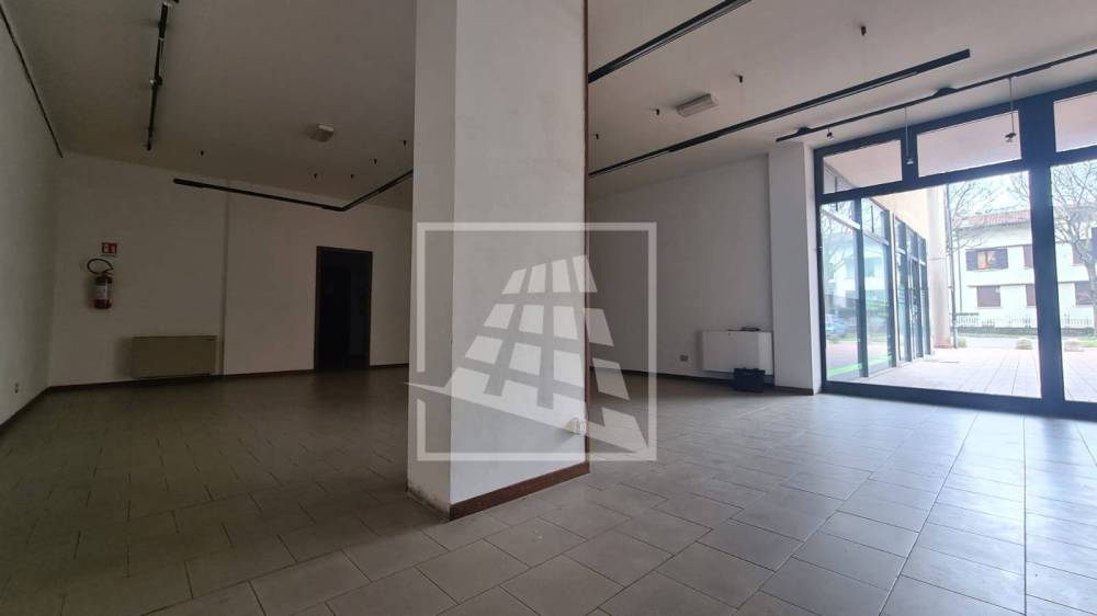 locale commerciale in affitto a Reggio nell'Emilia in zona Pappagnocca