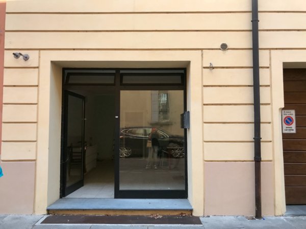 negozio in affitto a Reggio nell'Emilia in zona Città Storica