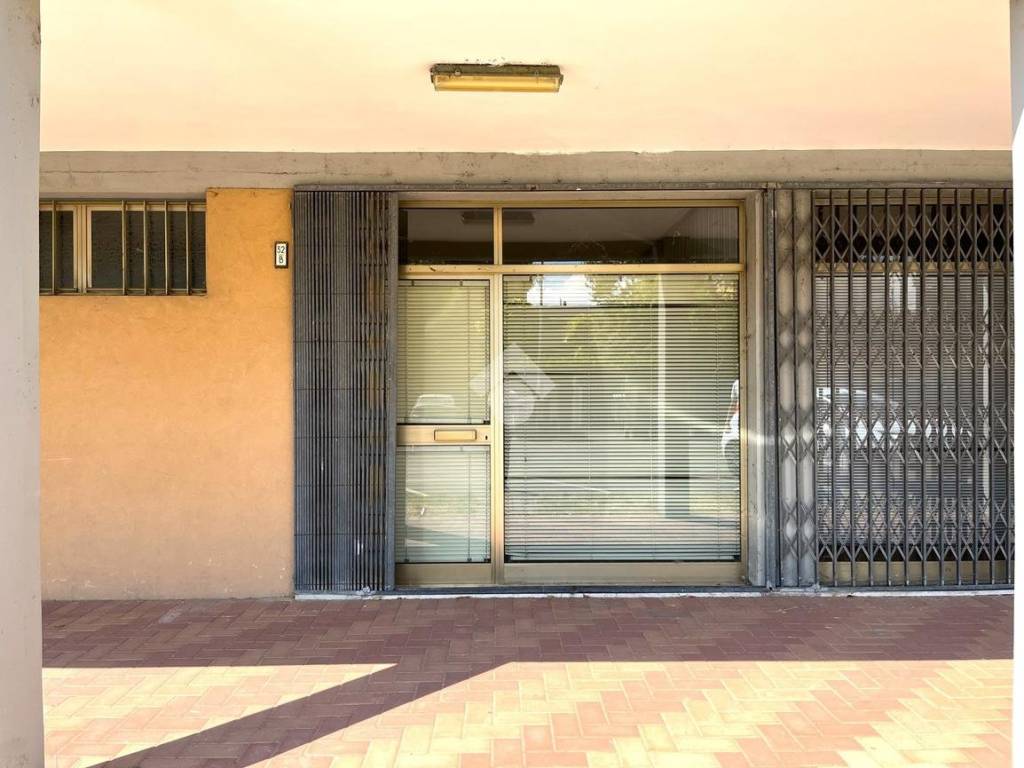 negozio in affitto a Reggio nell'Emilia in zona Masone