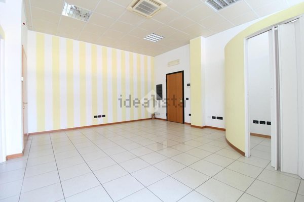 negozio in affitto a Reggio nell'Emilia in zona San Maurizio