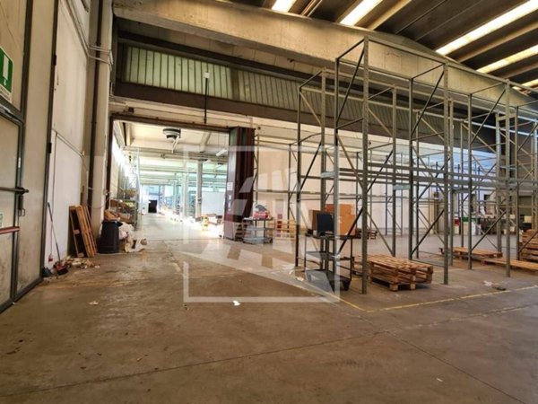 capannone in affitto a Reggio nell'Emilia in zona Santa Croce