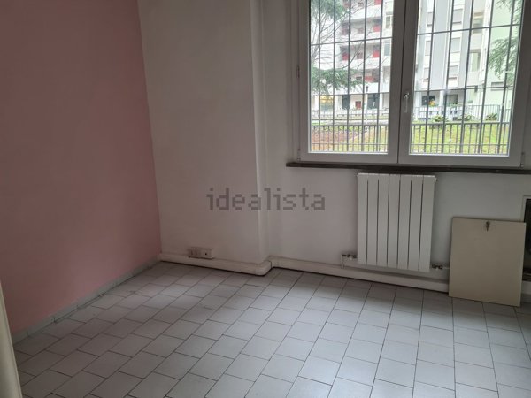 locale commerciale in affitto a Reggio nell'Emilia in zona Ospizio