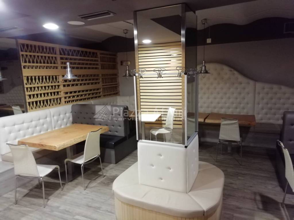 negozio in affitto a Reggio nell'Emilia in zona Città Storica