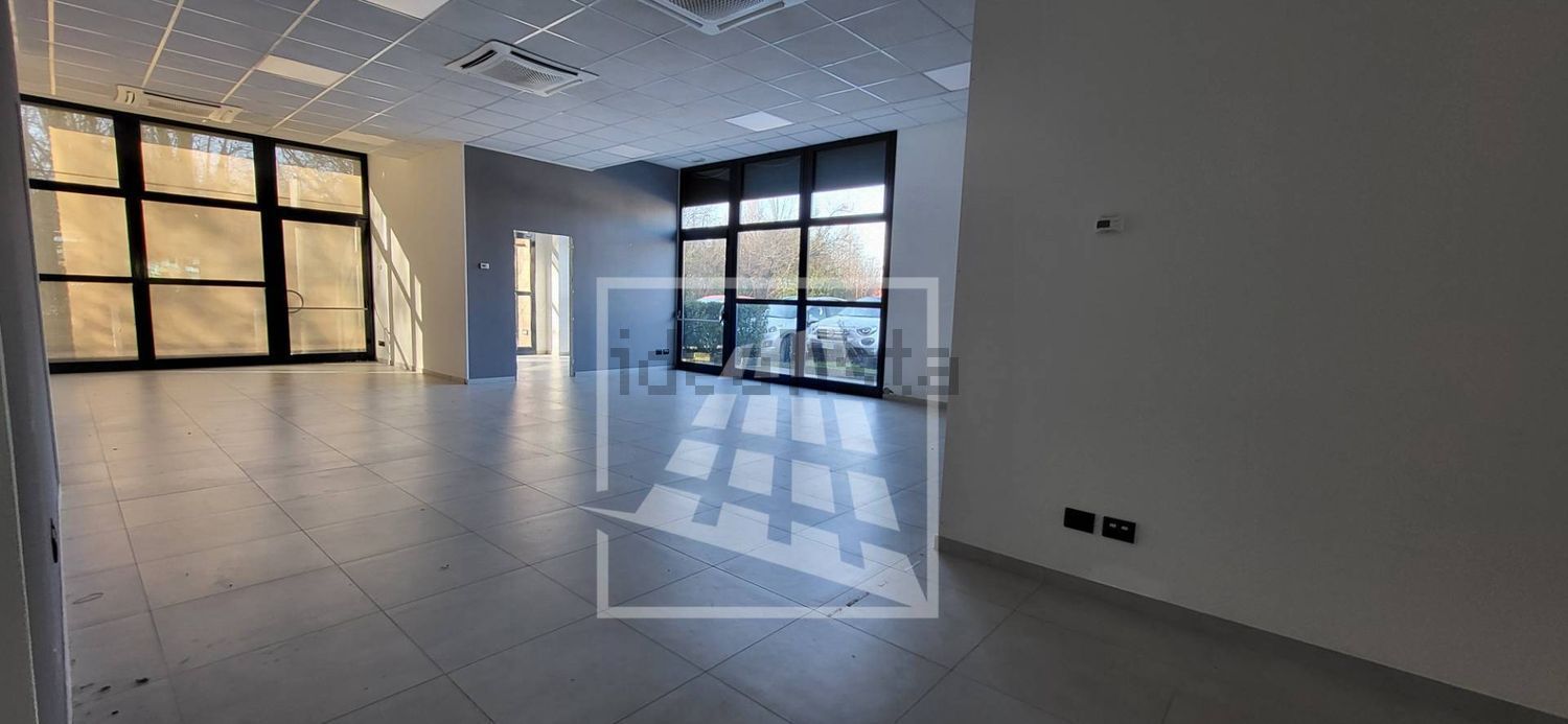 negozio in affitto a Reggio nell'Emilia