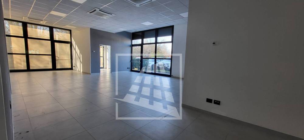 locale commerciale in affitto a Reggio nell'Emilia