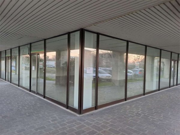 negozio in affitto a Reggio nell'Emilia
