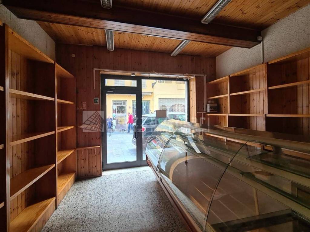 negozio in affitto a Reggio nell'Emilia in zona Città Storica