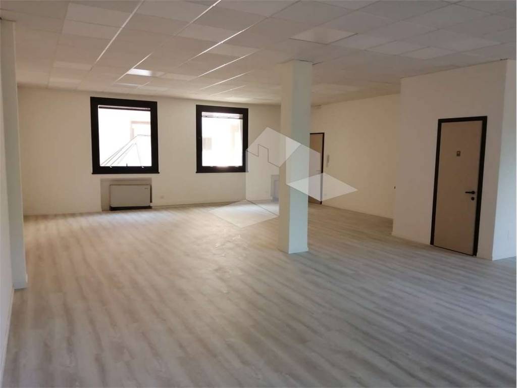 ufficio in affitto a Reggio nell'Emilia in zona Città Storica