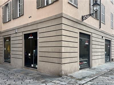 negozio in affitto a Reggio nell'Emilia in zona Città Storica