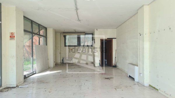 locale commerciale in affitto a Reggio nell'Emilia