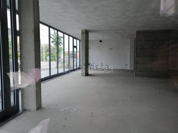 negozio in affitto a Reggio nell'Emilia