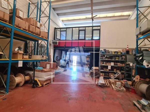 locale commerciale in affitto a Reggio nell'Emilia