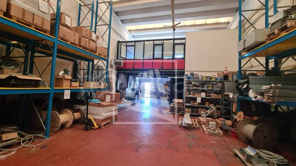 locale commerciale in affitto a Reggio nell'Emilia in zona Coviolo
